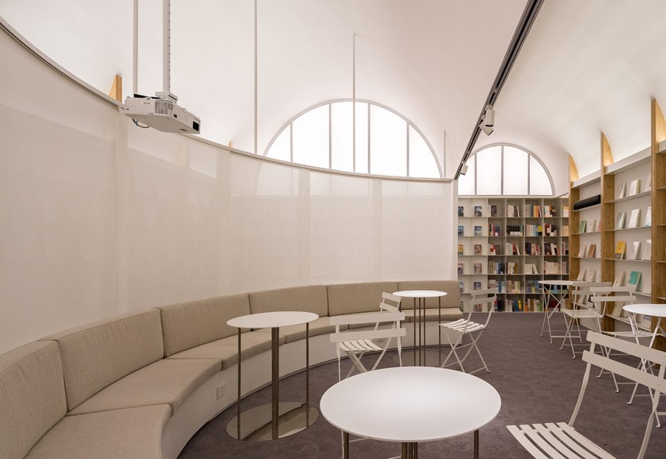 Longshang Books Cafe by atelier mearc 1 1