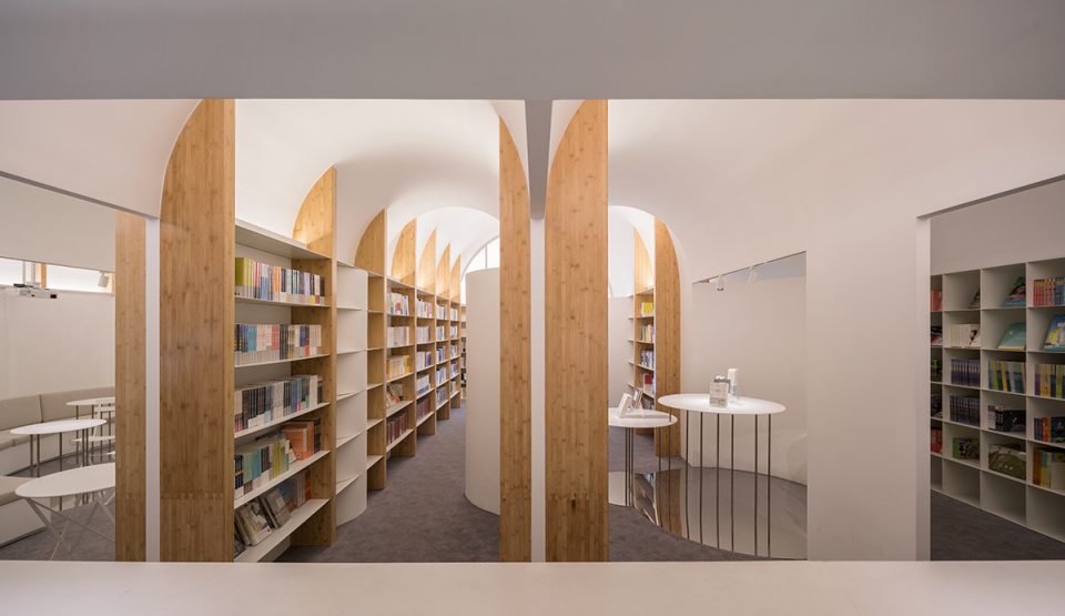 Longshang Books Cafe by atelier mearc