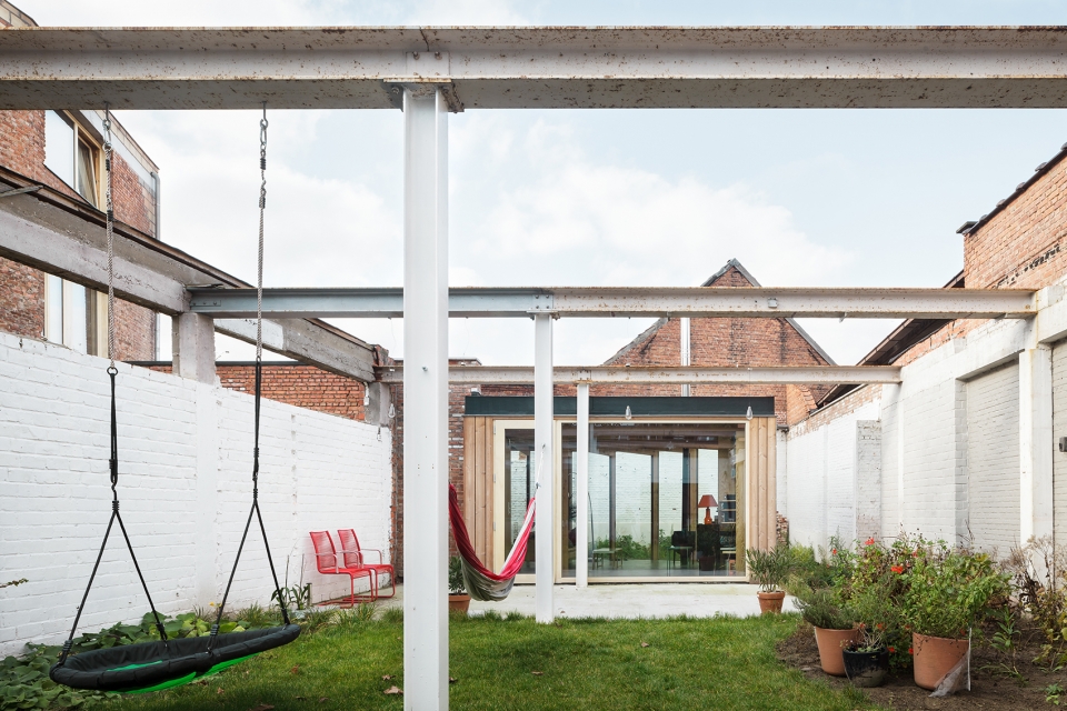 a residence and workspace in Sint Niklaas BLAF architecten