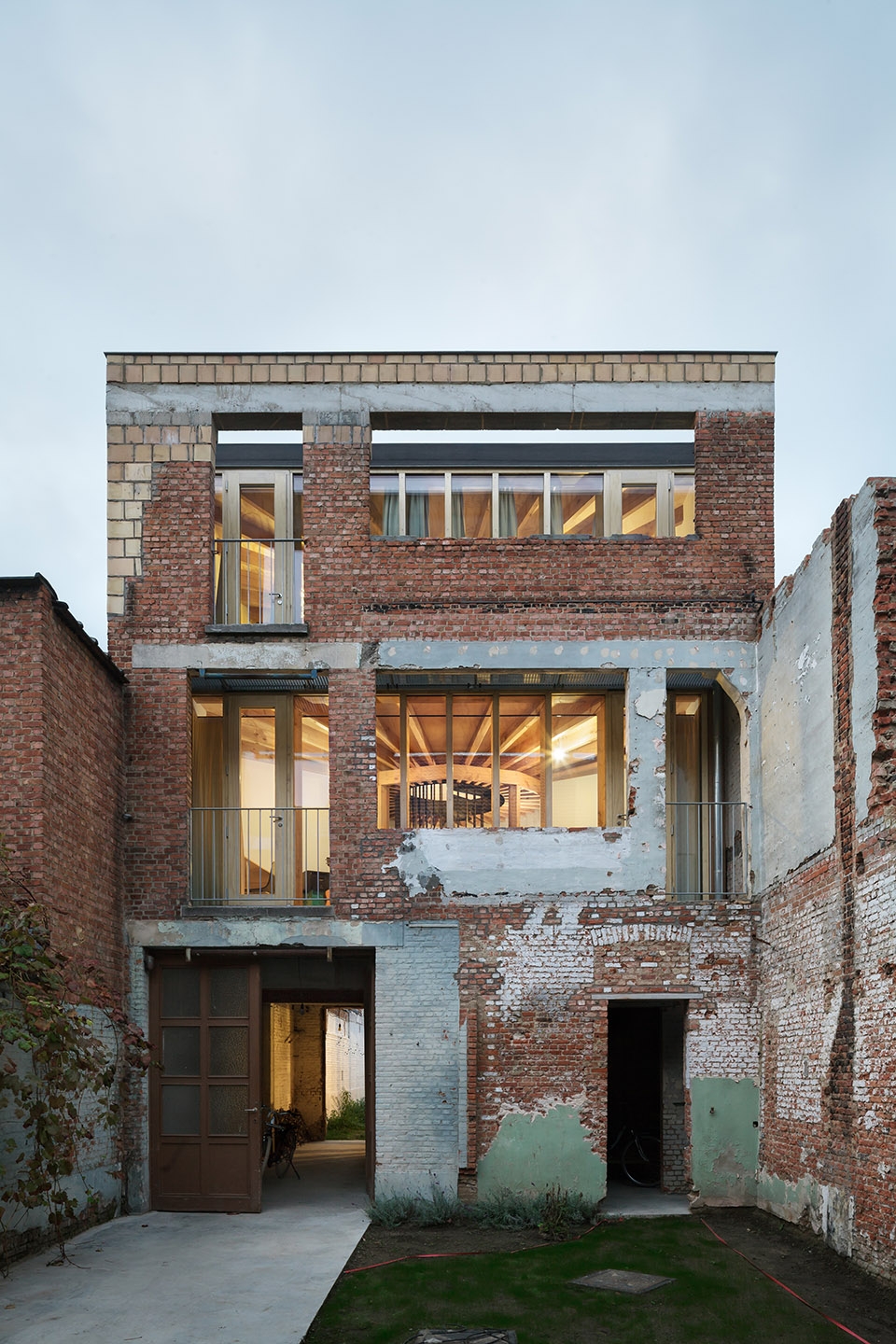a residence and workspace in Sint Niklaas BLAF architecten