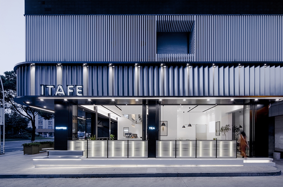 ITAFE Coffee Drinking Store China by Daylab Studio