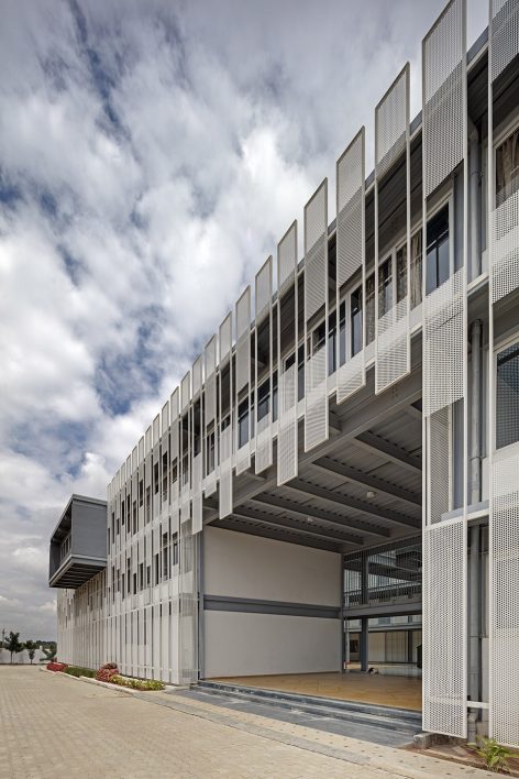 CMRU Admin and Academic Block India by M9 Design Studio