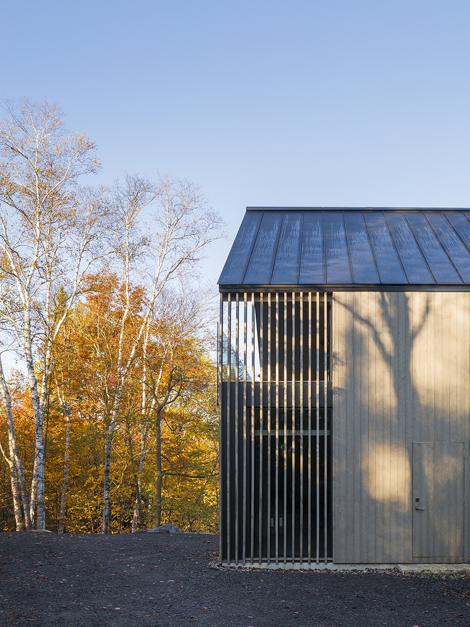 workshop on a cliff by mu architectureworkshop on a cliff by mu architecture