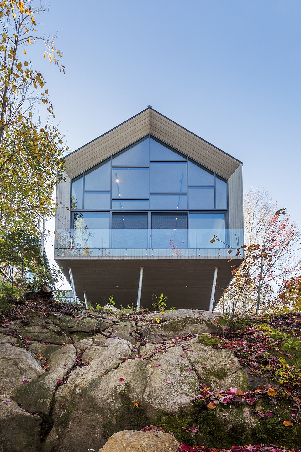 workshop on a cliff by mu architectureworkshop on a cliff by mu architecture