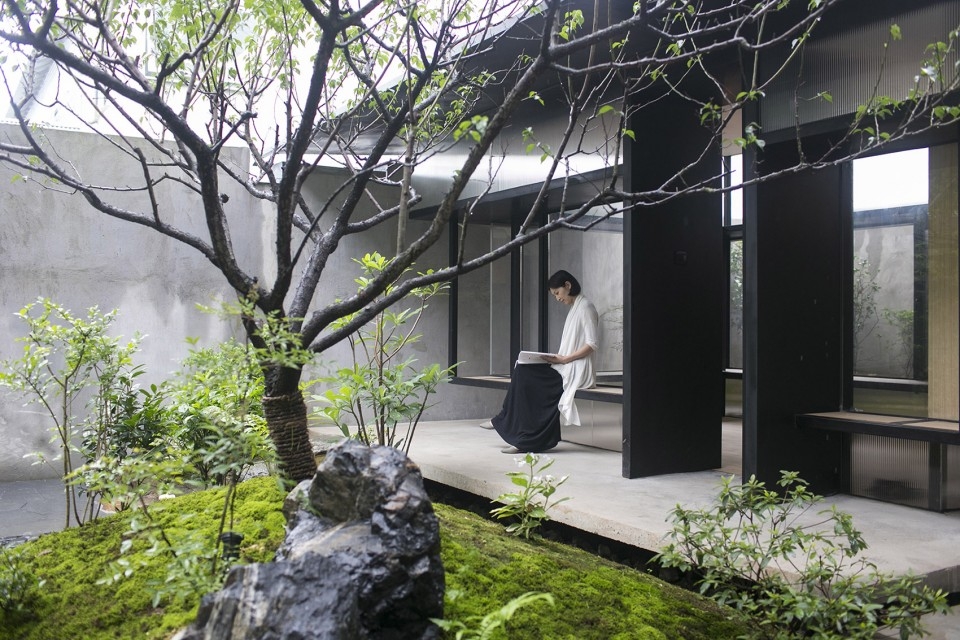 Tea House in Li Garden Shanghai by Atelier Deshaus 960x640