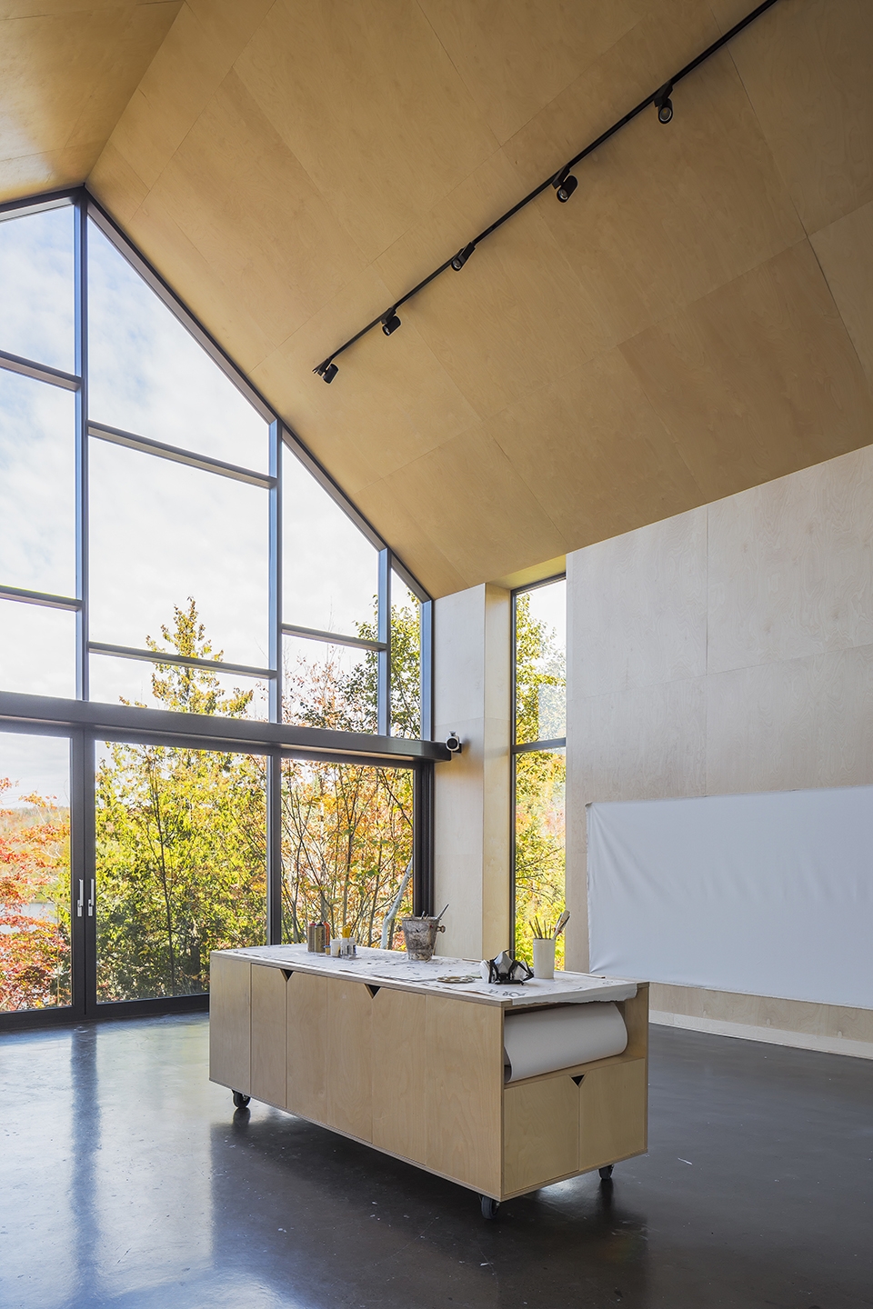 workshop on a cliff by mu architectureworkshop on a cliff by mu architecture