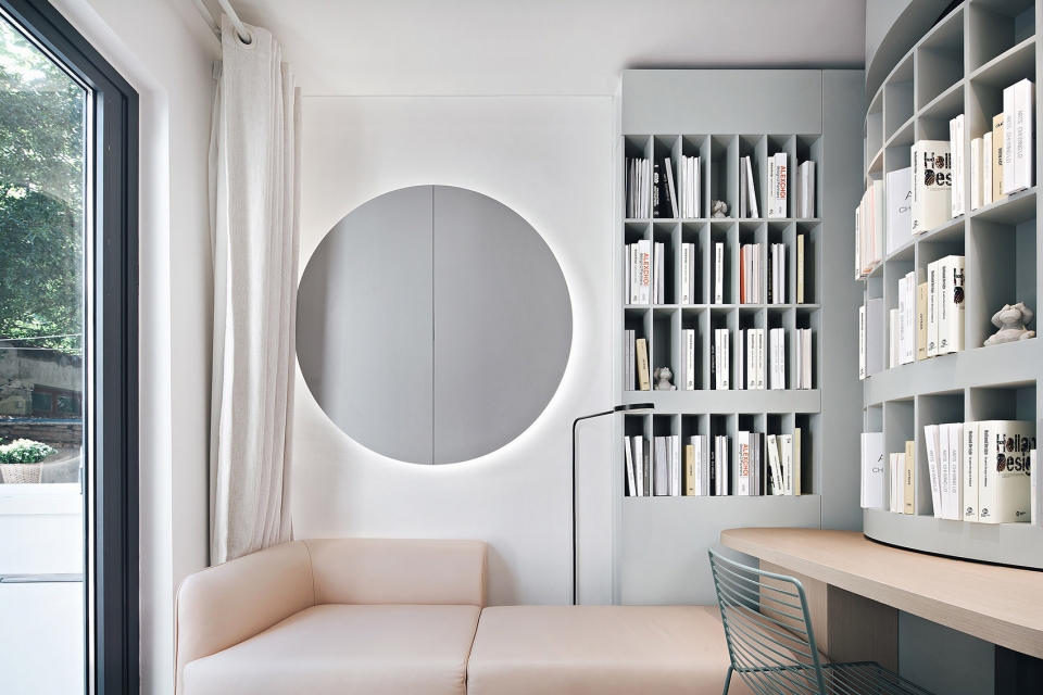 a house with huge differences pone architecture