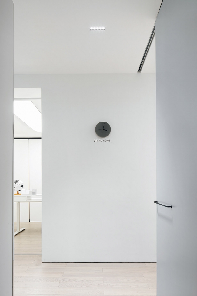a house with huge differences pone architecture