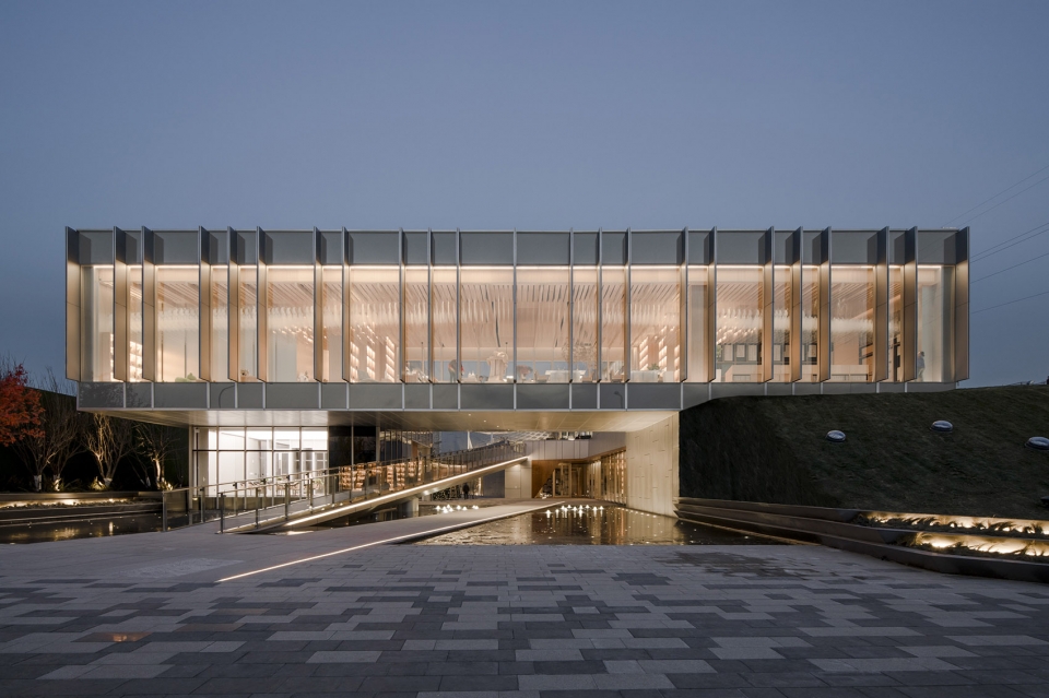 a library in the cloud Lacime architecture