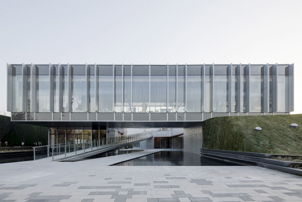 a library in the cloud Lacime architecture