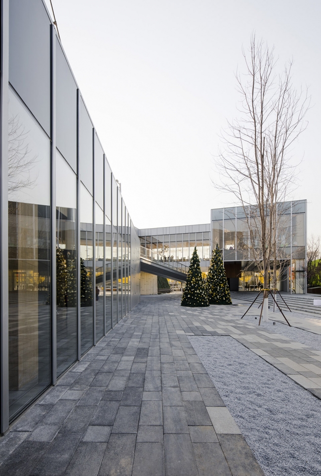 a library in the cloud Lacime architecture