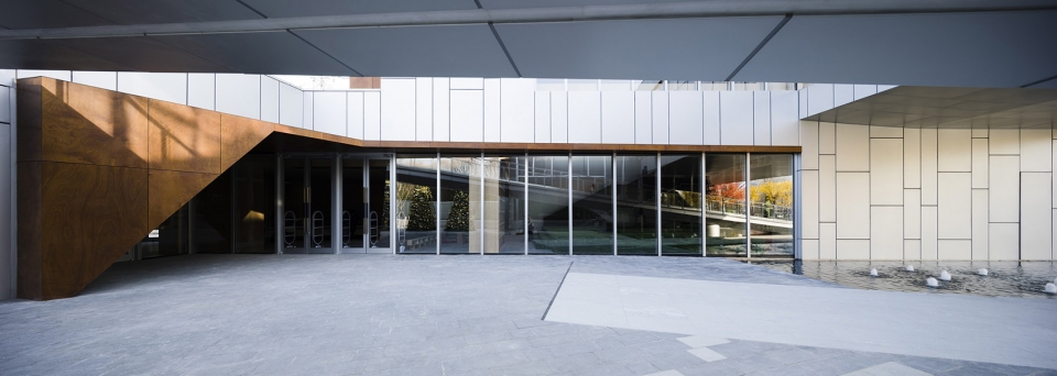a library in the cloud Lacime architecture