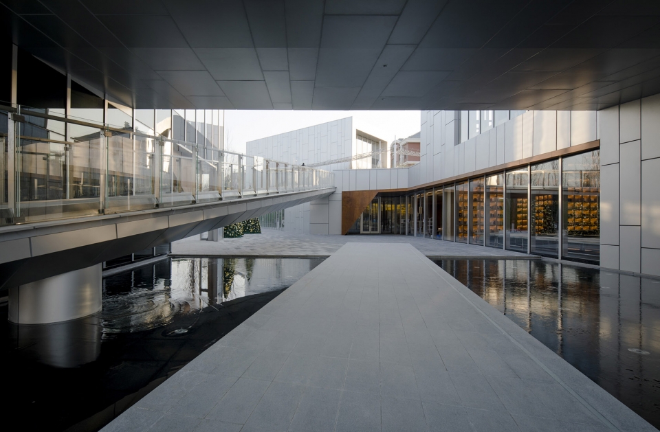 a library in the cloud Lacime architecture