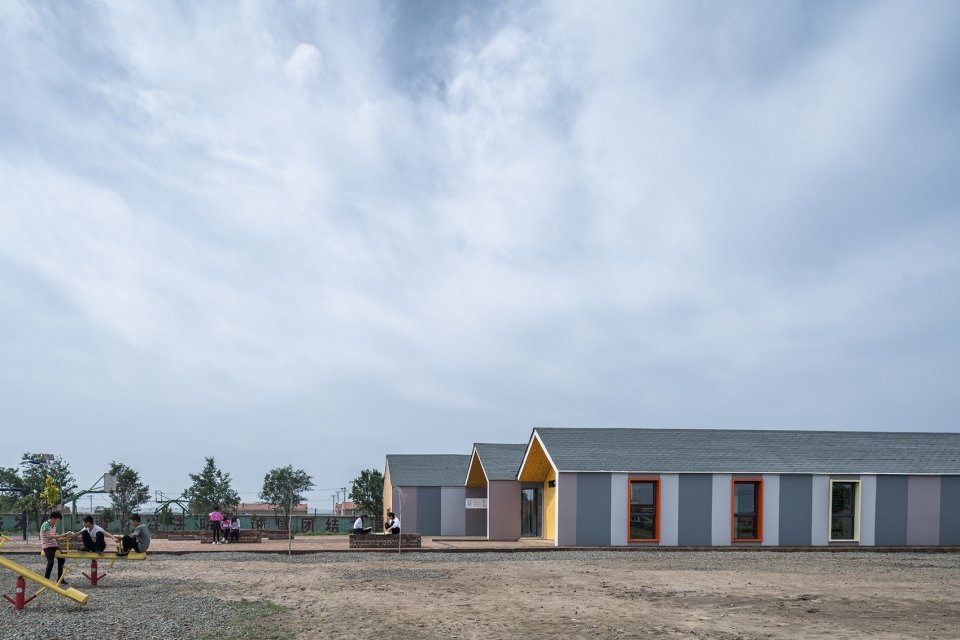 Er tai town primary school library China by dot Architects