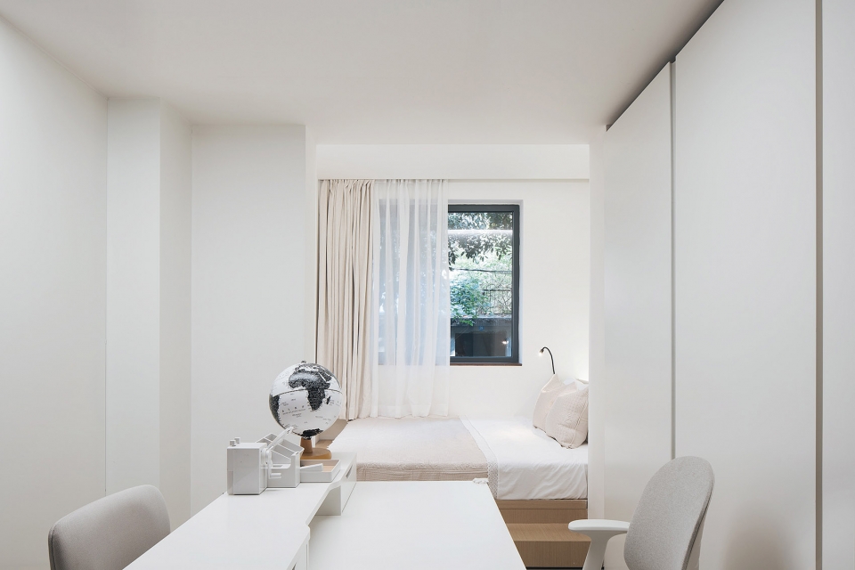 a house with huge differences pone architecture