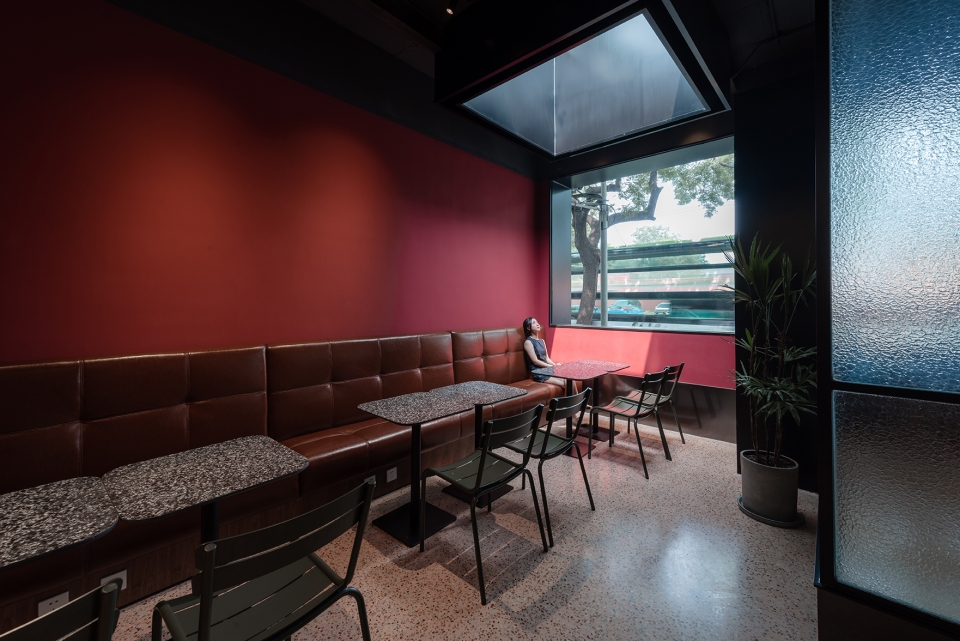 red wall cafe 09