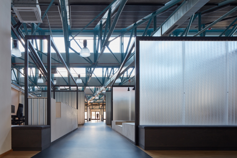 SinnerSchrader Studio Prague by Kurz architects