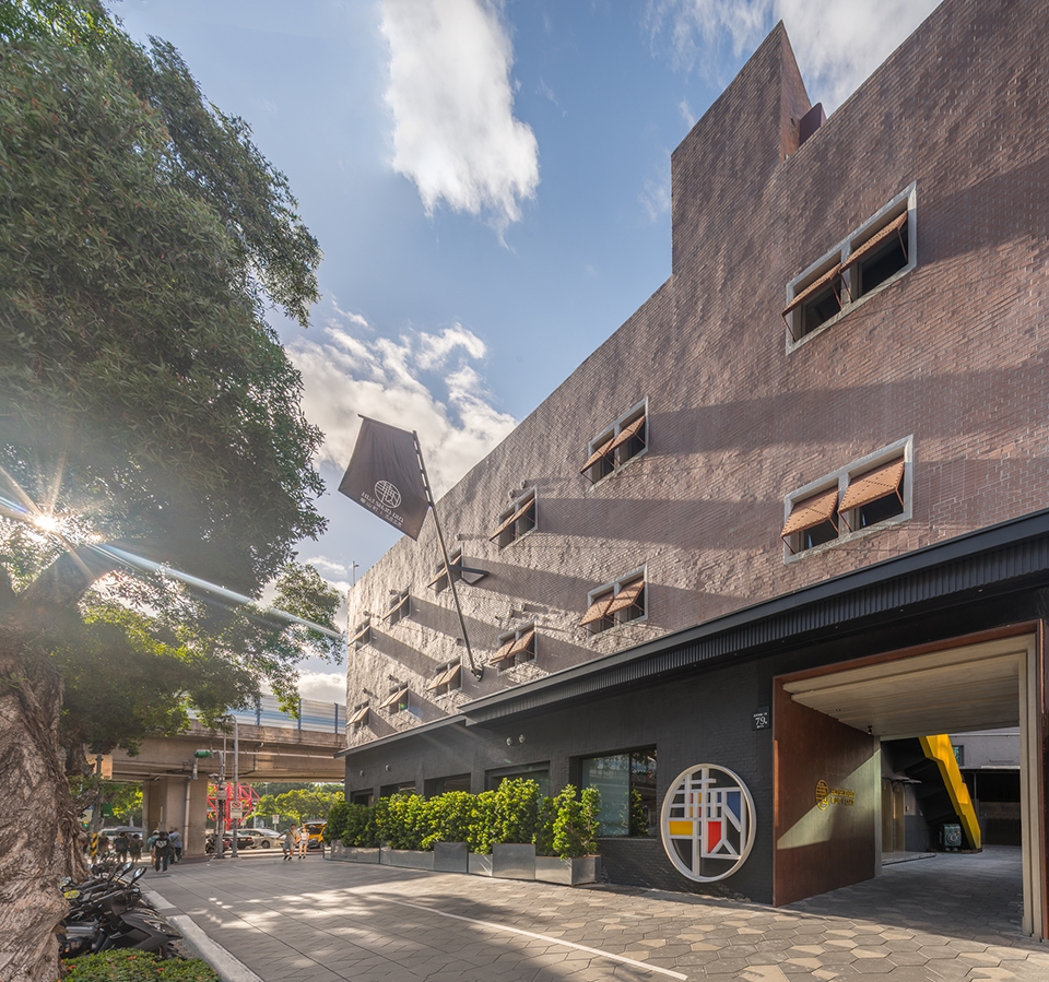 HuaShan Tin by Taipei Base Design Center
