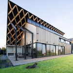 House behind the Roof by Superhelix Pracownia Projektowa
