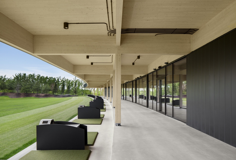 golf clubhouse for golf executif montreal by architecture49