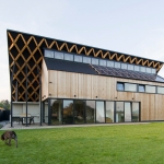 House behind the Roof by Superhelix Pracownia Projektowa