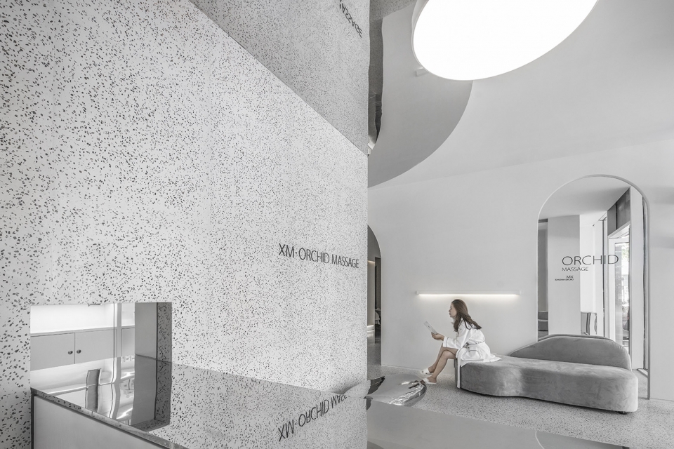 Orchid oil massage by Nanjing Linear Architecture