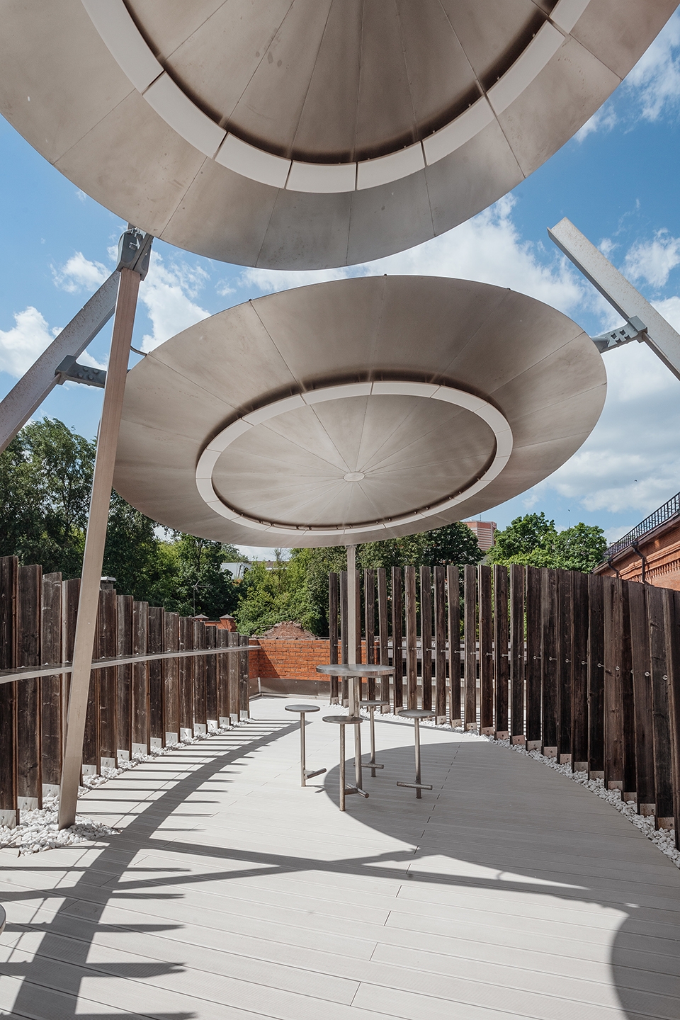 Rambler Roof by Nefa Architects