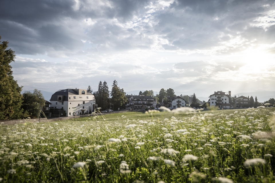 gloriette guesthouse by noa