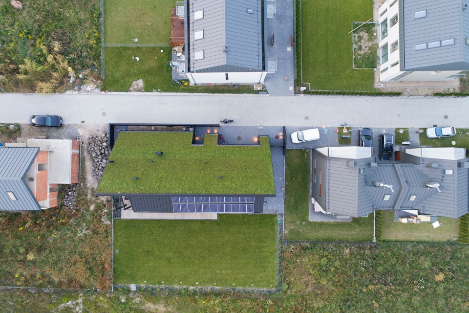 house behind the roof by superhelix pracownia projektowa
