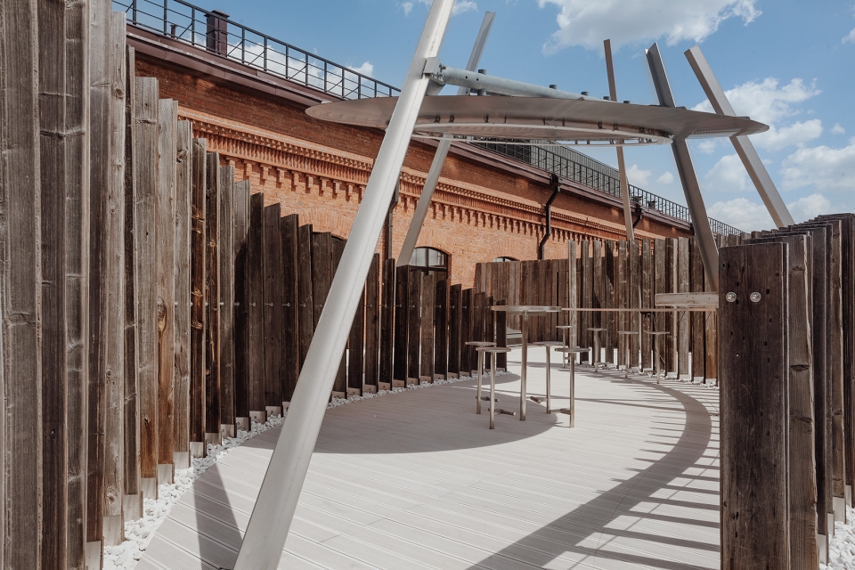 Rambler Roof by Nefa Architects