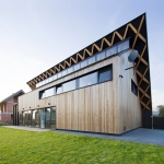 House behind the Roof by Superhelix Pracownia Projektowa