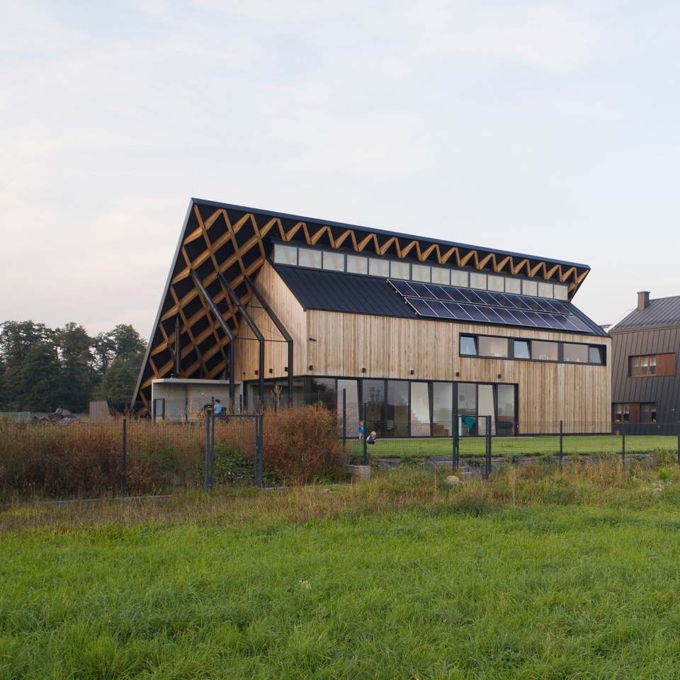house behind the roof by superhelix pracownia projektowa
