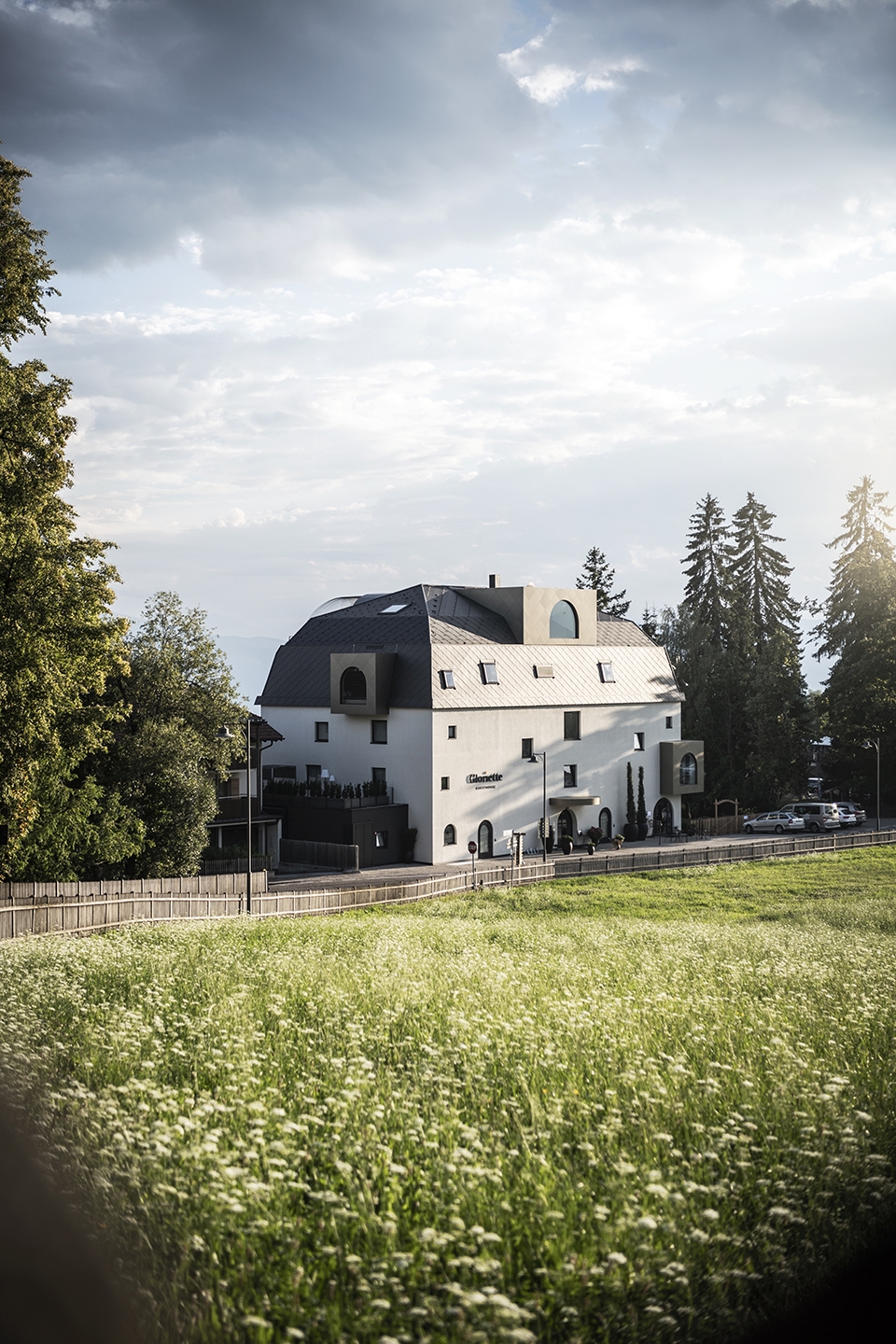 gloriette guesthouse by noa