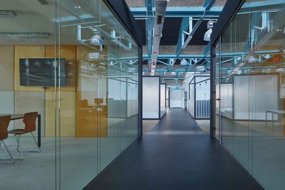 SinnerSchrader Studio Prague by Kurz architects