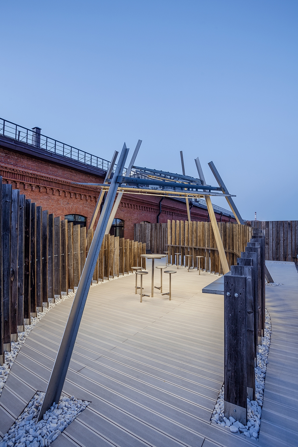 Rambler Roof by Nefa Architects