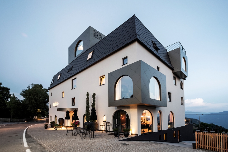 gloriette guesthouse by noa