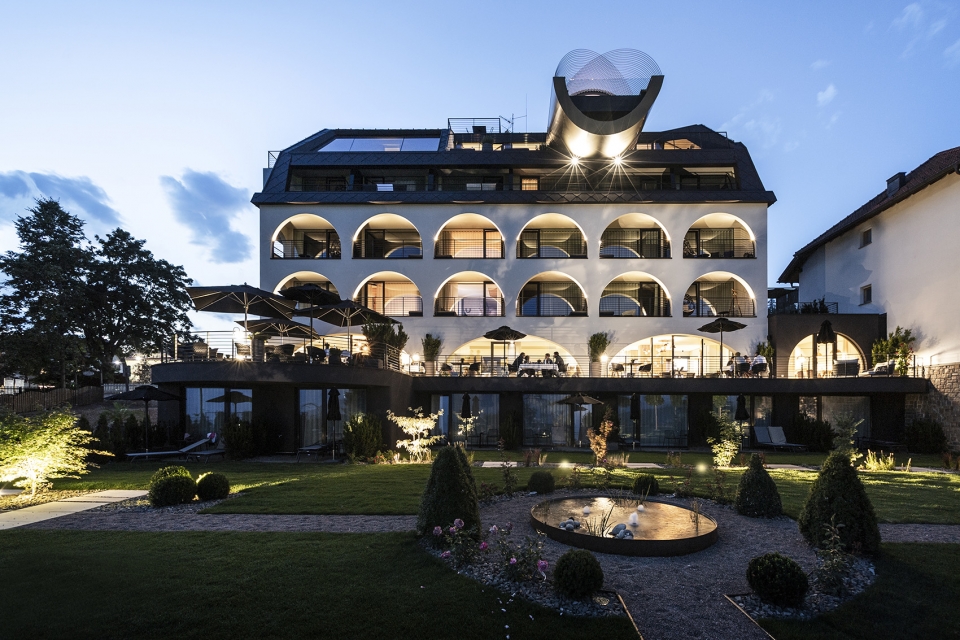 gloriette guesthouse by noa