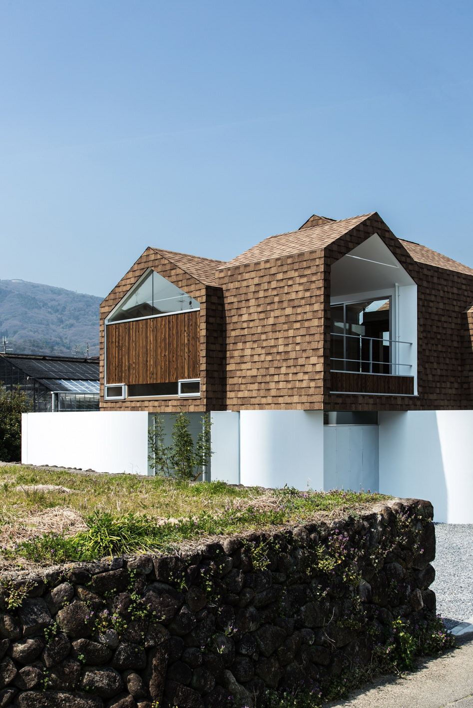 house on stylobate yM design office