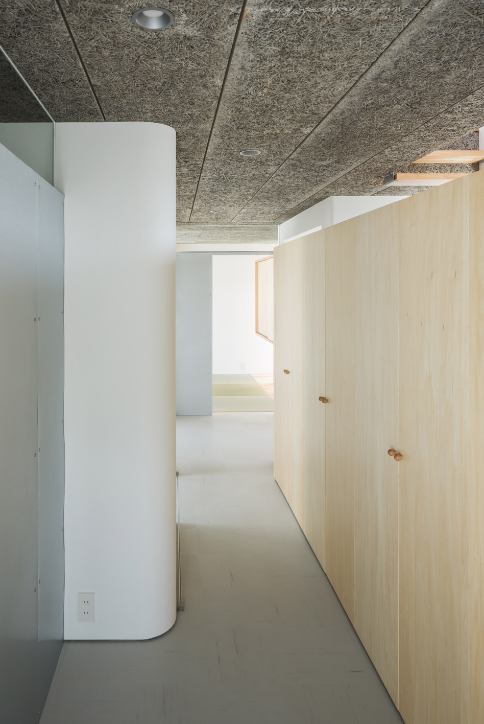 house on stylobate yM design office