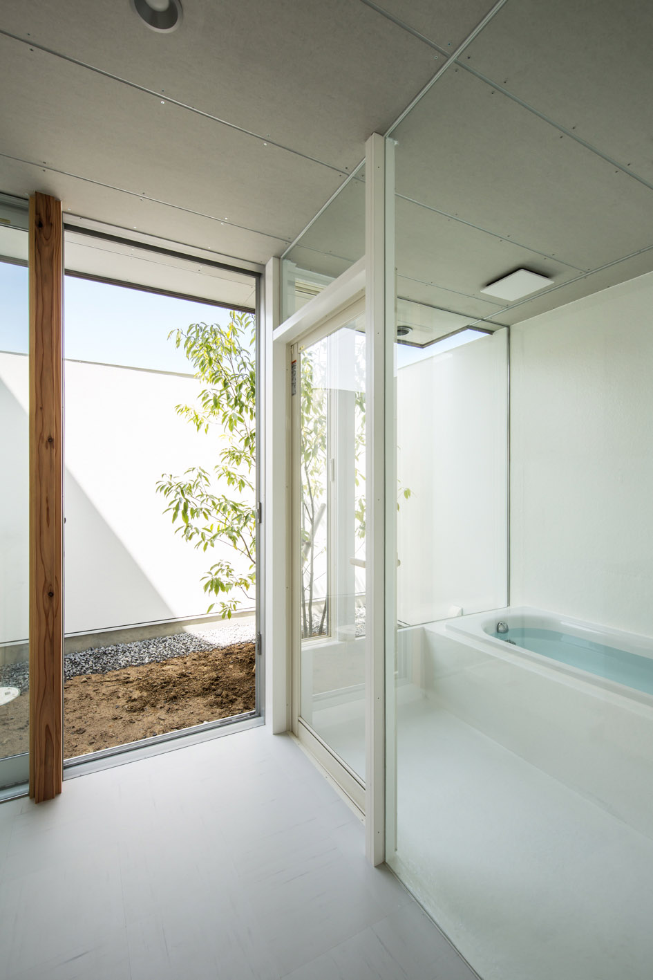house on stylobate yM design office
