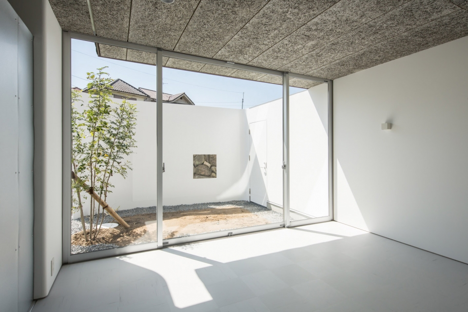 house on stylobate yM design office
