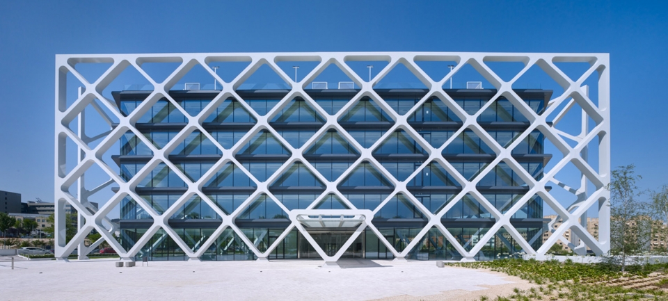 OXXEO office complex by RAFAEL DE LA HOZ Arquitectos