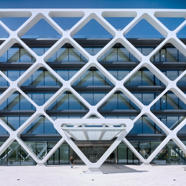 OXXEO office complex by RAFAEL DE LA HOZ Arquitectos