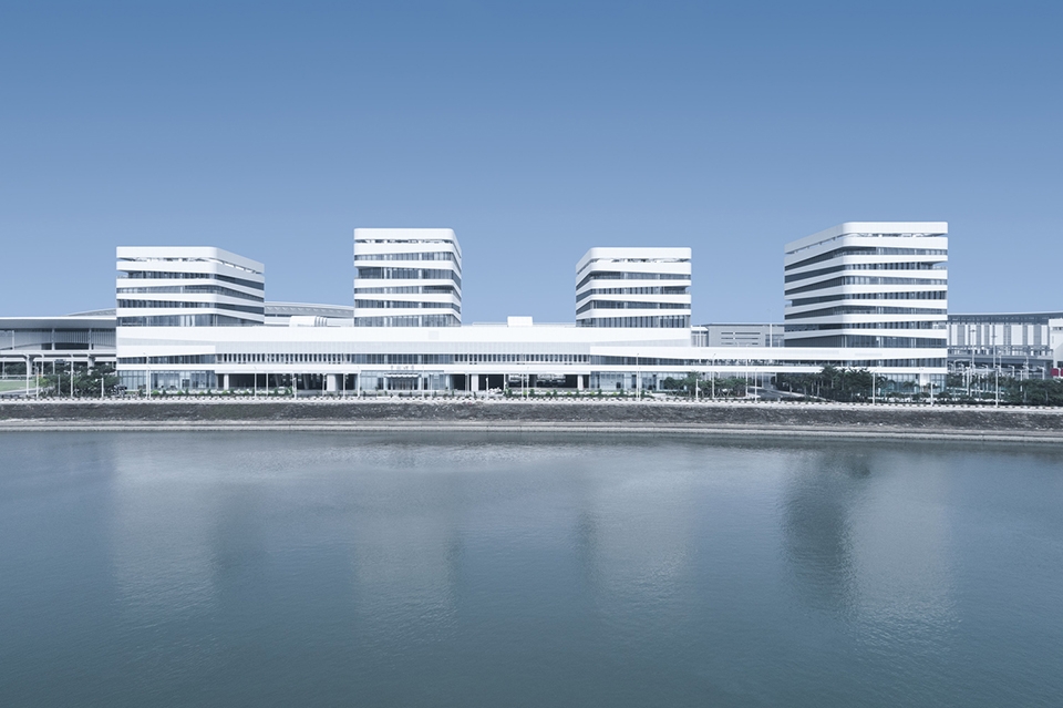 hong kong zhuhai macao bridge zhuhai port office area project by ecadi