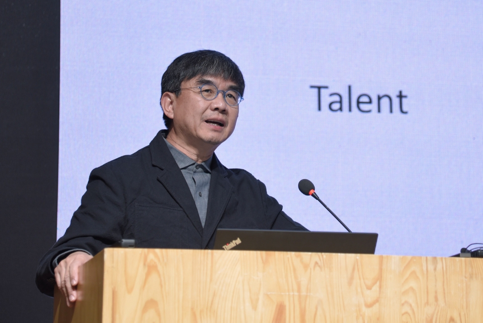 Architectural Education and Challenges Yungho Chang