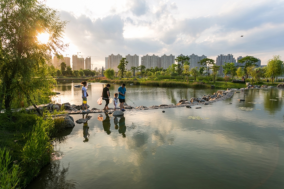 zhangzhou bihu lake eco park china by la design