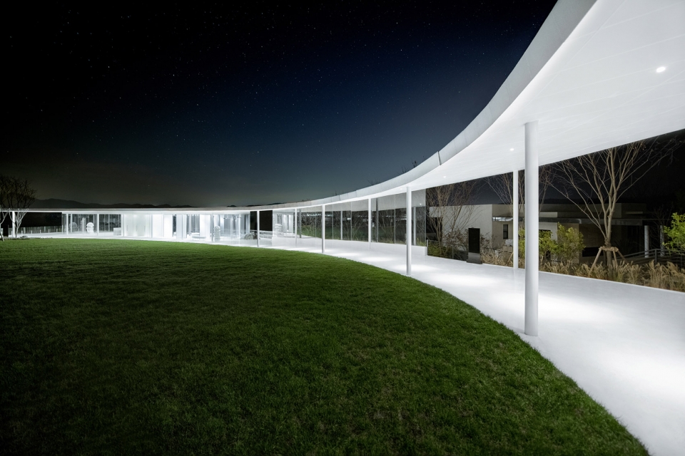 Yunnan Fuxian Lake Vanke Art Aesthetic Center Change Studio