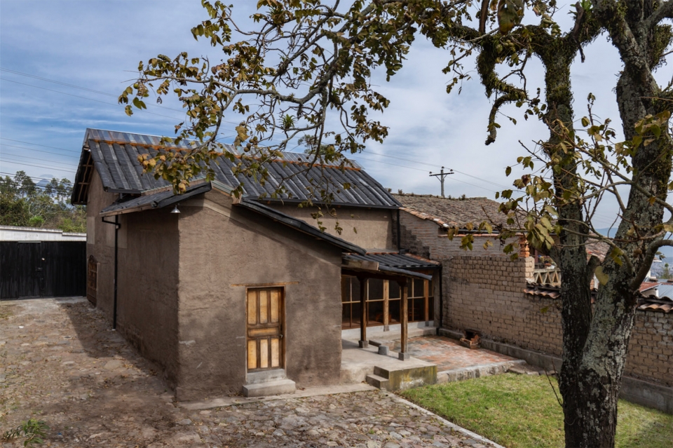 house of the flying beds al borde