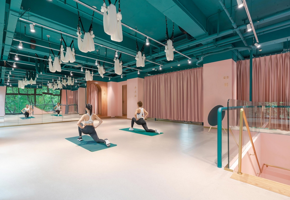 VIS fitness studio RONG Design