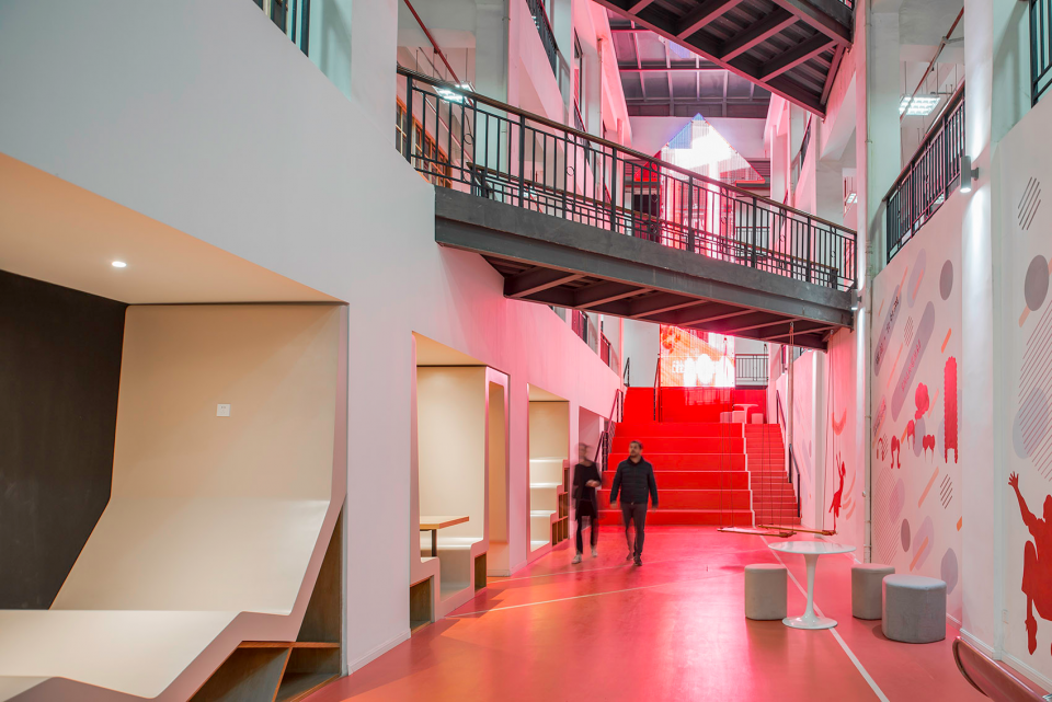 Red Arrow by 100architects 05